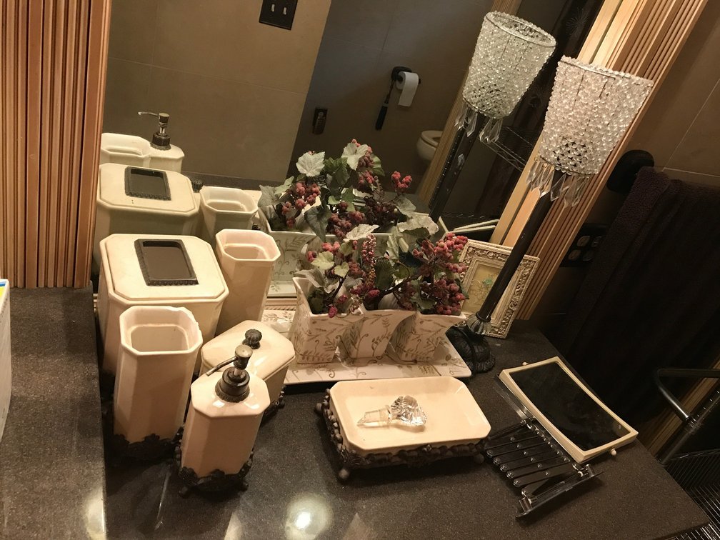 Bathroom decorations, electric lamp