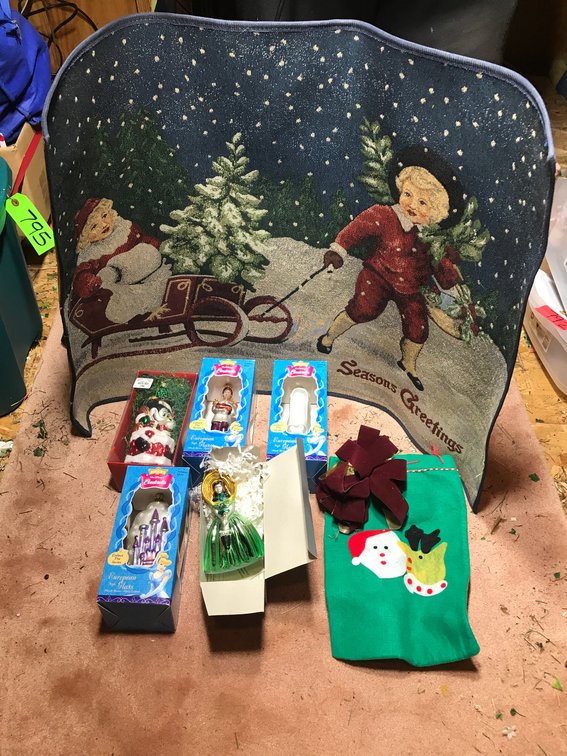 Decorative Christmas bulbs, rug/mat