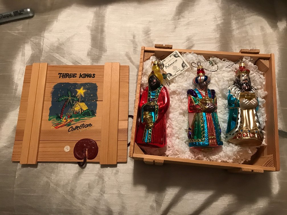 3 Kings Christmas ornament decorations in wooden box