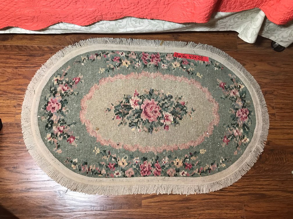 Oval rug-approx. 45" x 29"