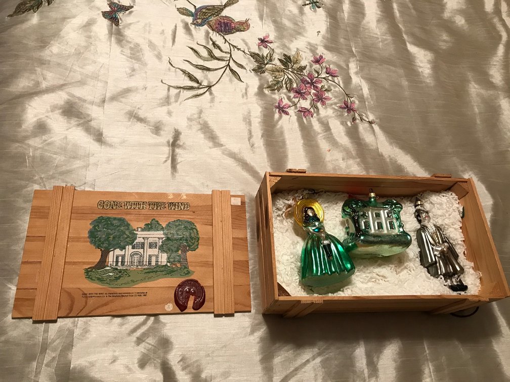 Gone With The Wind Christmas bulb set in wooden box