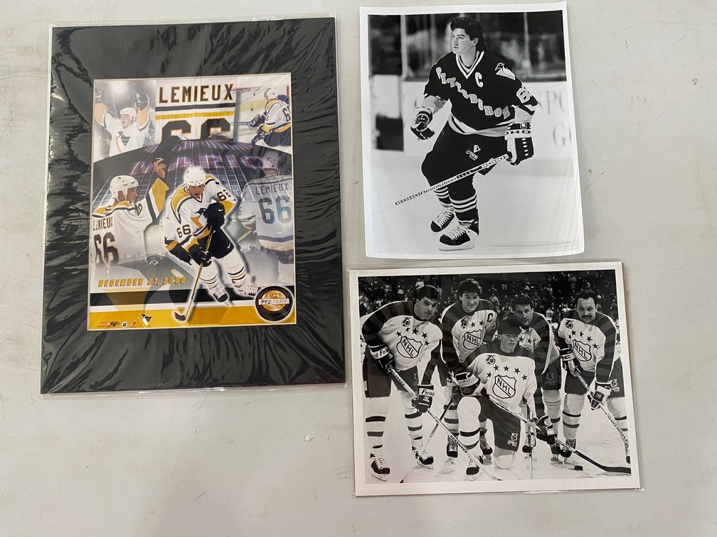 2- Photo of Mario Lemieux, other NFL Players