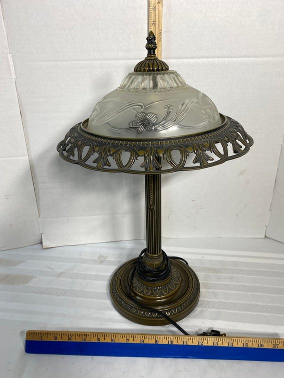 VINTAGE STYLE METAL BASE LAMP WITH EMBOSSED FLORAL GLASS SHADE