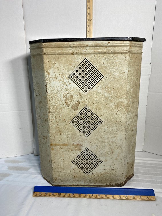 VINTAGE METAL HAMPER WITH DIAMOND DESIGN