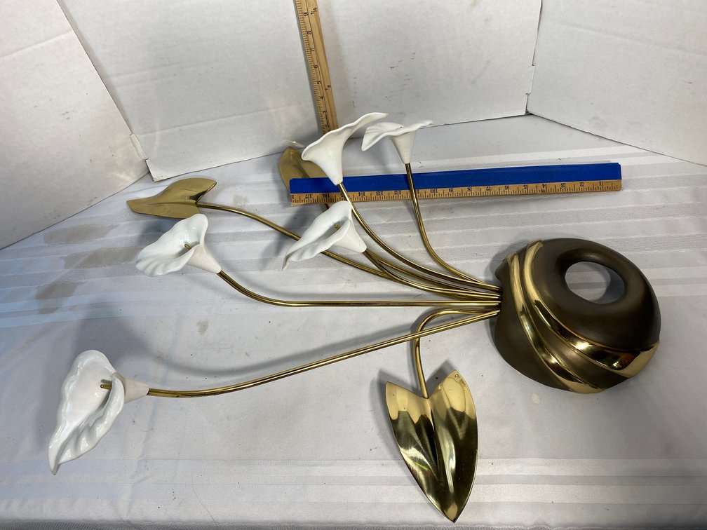 VINTAGE WALL HANGING WITH BRASS METAL AND BAKED ENAMEL WHITE FLOWERS
