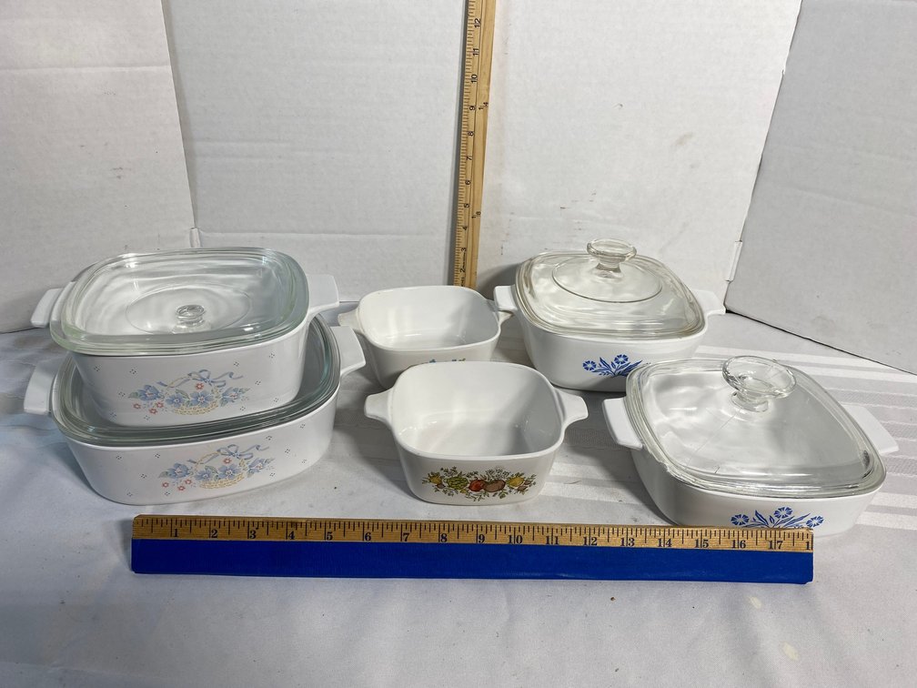 COLLECTION OF CASSEROLE DISHES BY CORNINGWARE