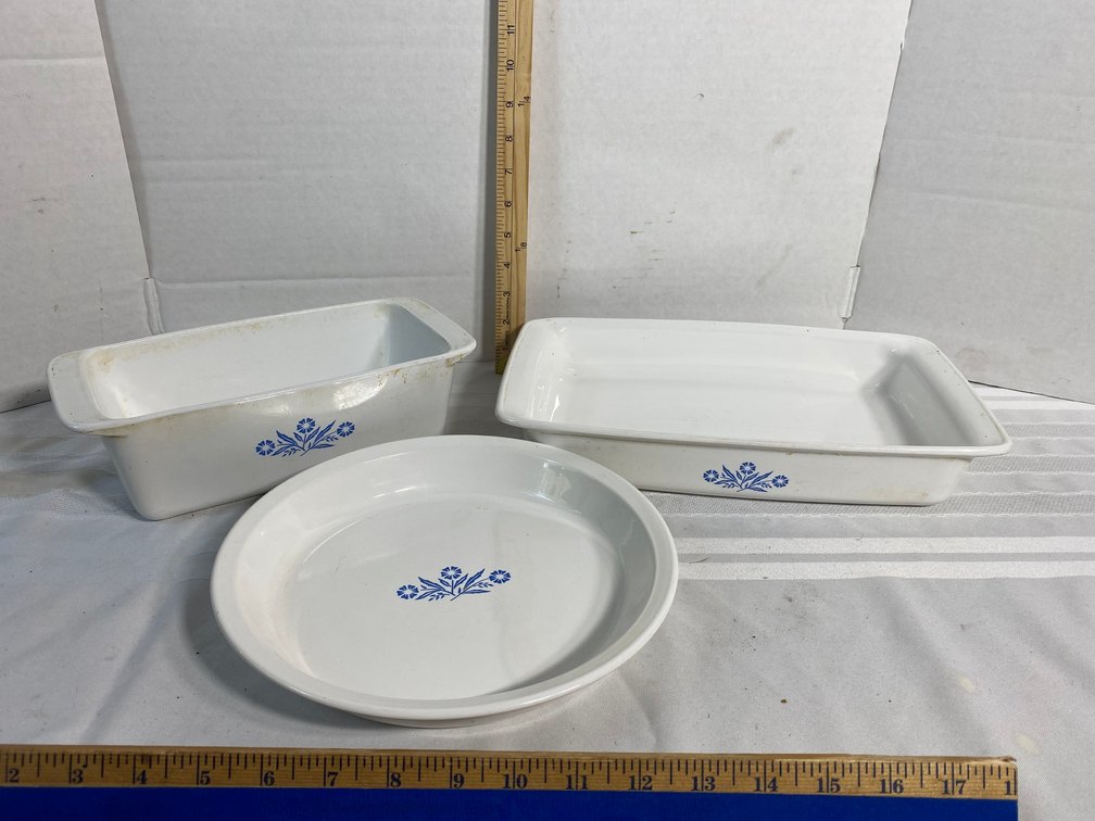 THREE-PIECE SET OF CORNINGWARE CORNFLOWER PATTERNED BAKING DISHES