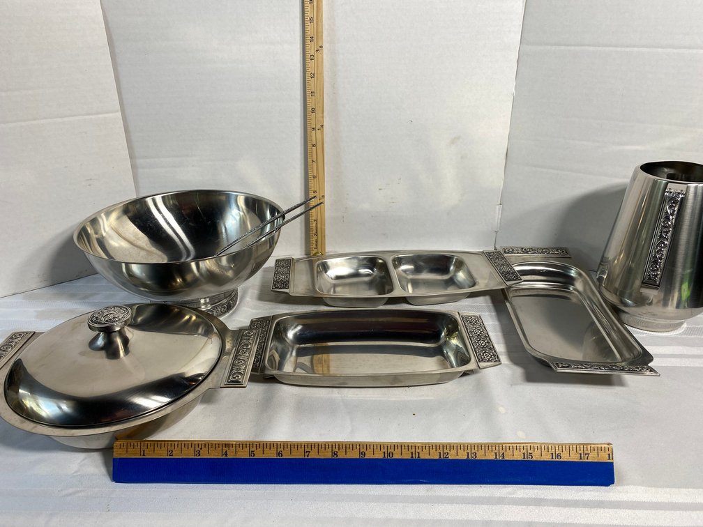 NINE-PIECE SET OF STAINLESS STEEL SERVINGWARE