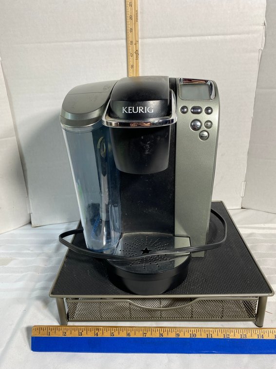 KEURIG COFFEE MAKER WITH COFFEE POD STAND