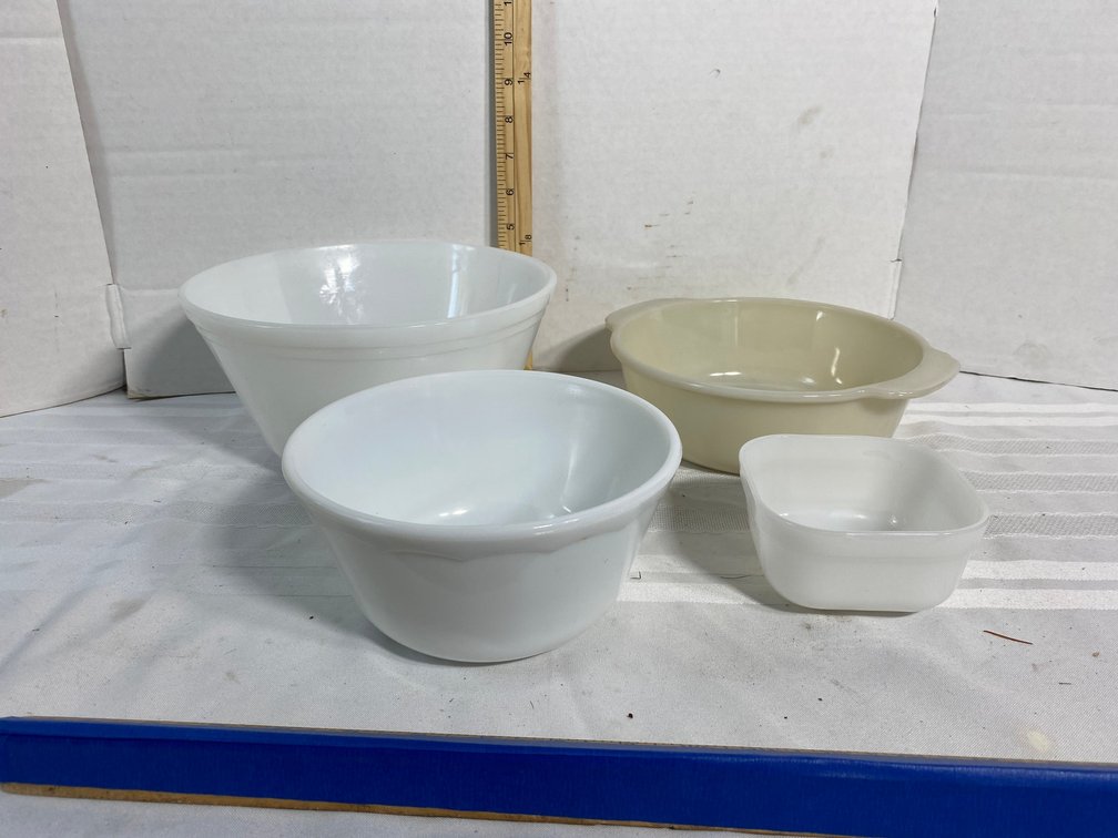 SET OF FOUR WHITE FIRE KING STYLE MIXING BOWLS