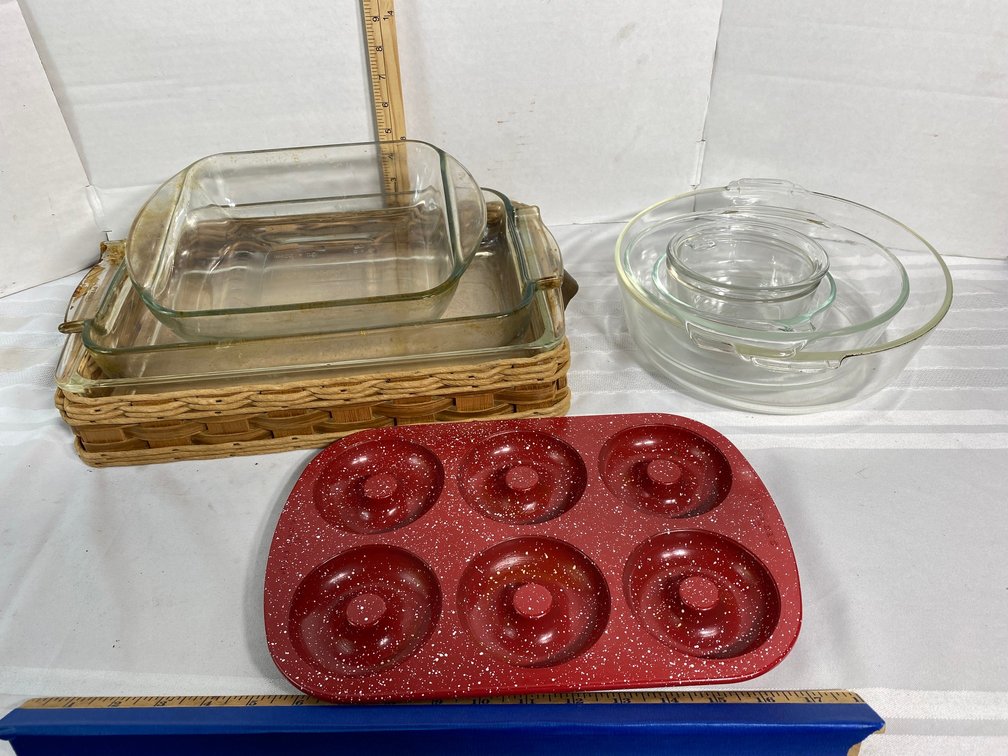 COLLECTION OF BAKING DISHES AND MIXING BOWLS
