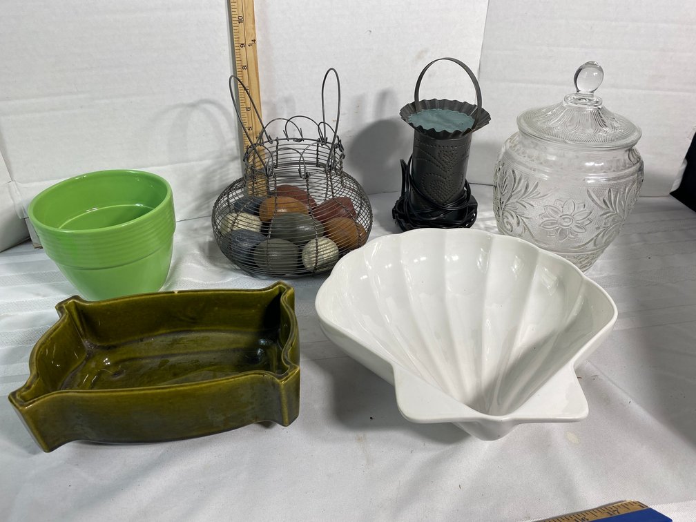 COLLECTION OF HOME DECOR ITEMS