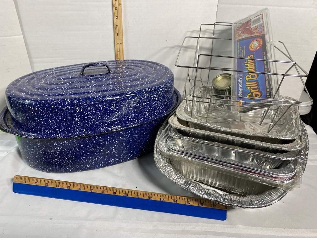 COLLECTION OF KITCHEN ITEMS