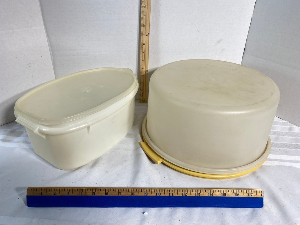 PAIR OF VINTAGE TUPPERWARE FOOD SAVERS