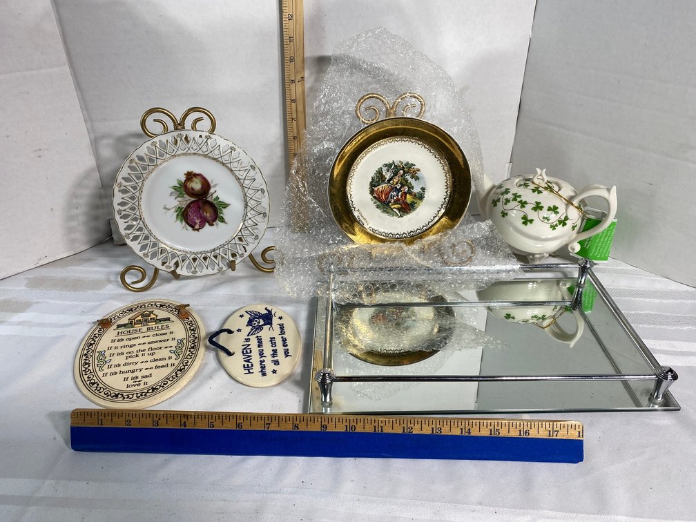 GROUP OF COLLECTIBLE PLATES
