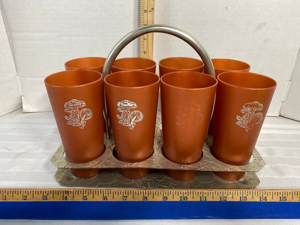 EIGHT PIECE DRINK SET IN CADDY