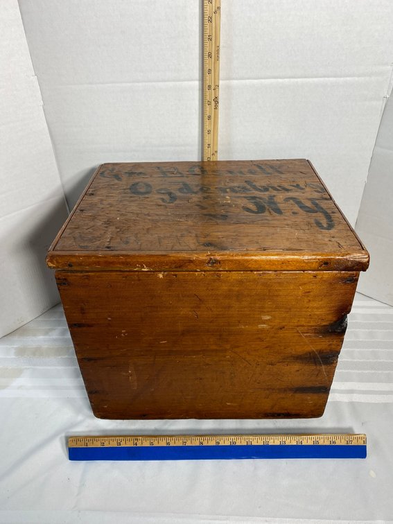ANTIQUE WOOD SHIPPING CRATE