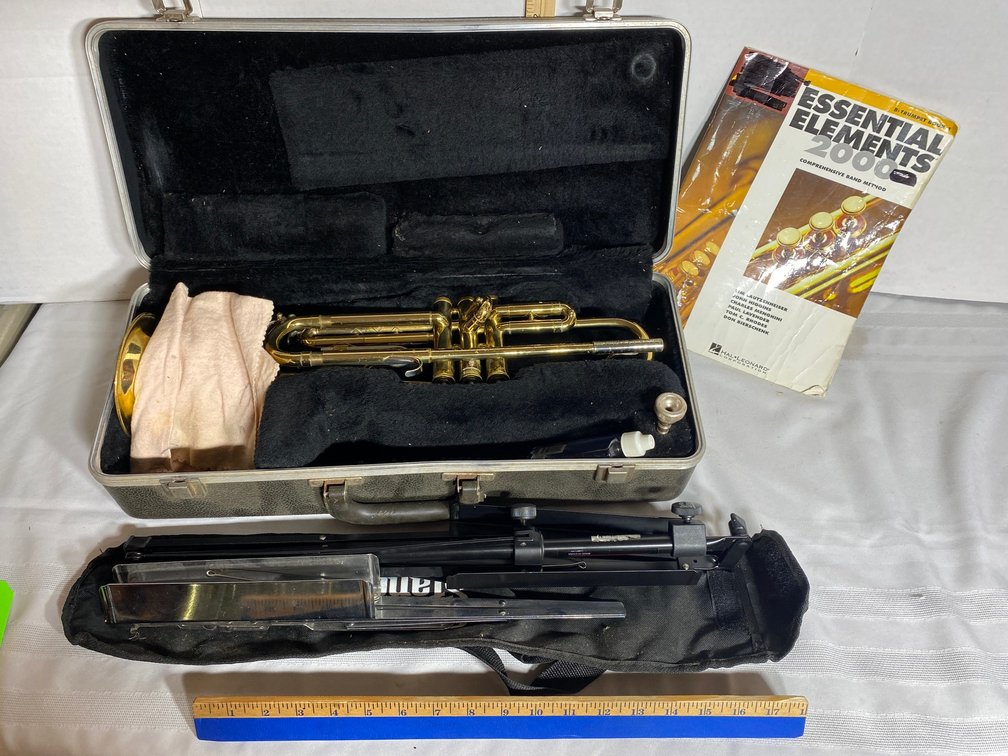 TRUMPET IN CASE WITH MUSIC STAND AND ESSENTIAL ELEMENTS 2000 PLAYBOOK