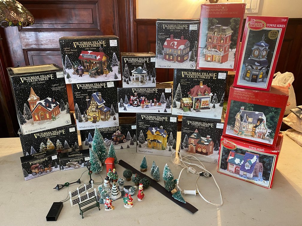COLLECTION OF CHRISTMAS VILLAGE HOUSES IN BOXES