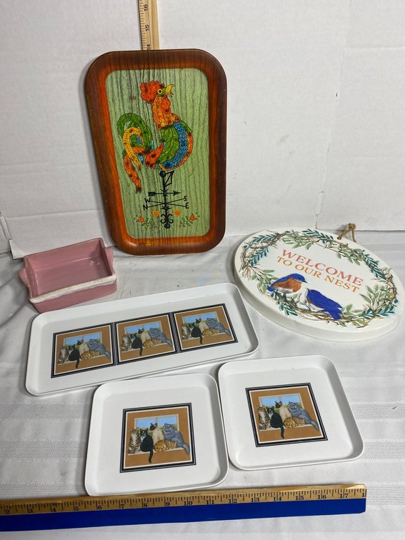 COLLECTION OF DECORATIVE HOUSE ITEMS