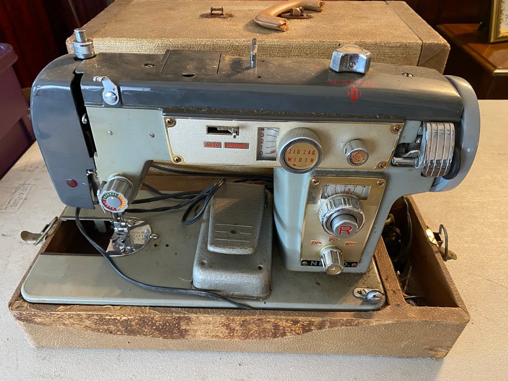 VINTAGE HEAVY DUTY SEWING MACHINE BY NELCO
