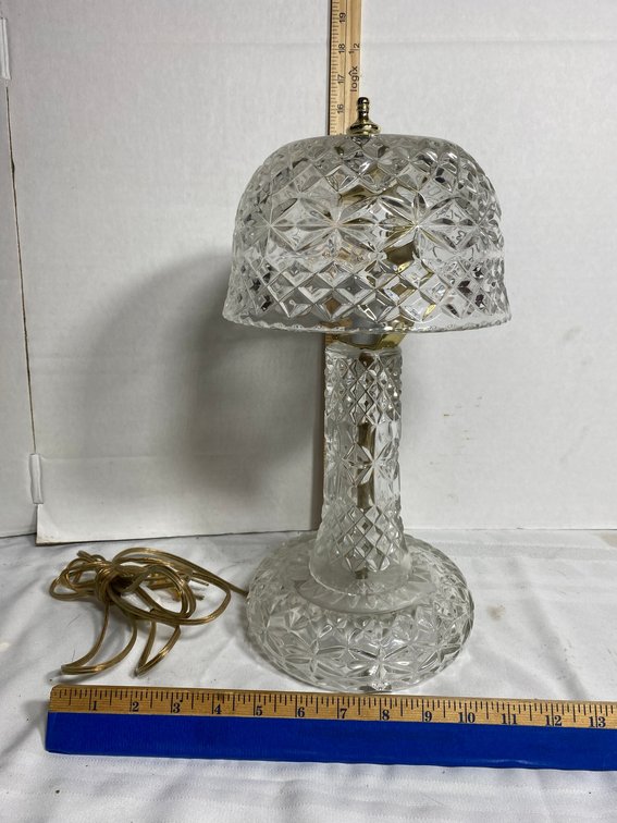 CUT GLASS TABLE LAMP