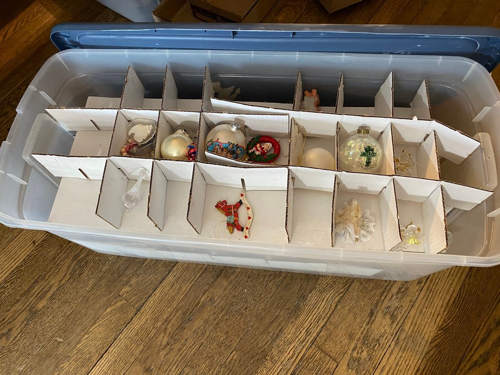 LONG PLASTIC TOTE WITH LID