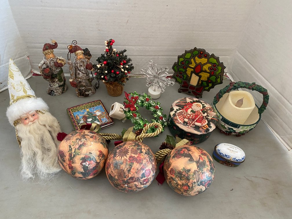 HOLIDAY ORNAMENTS AND DECORATIONS