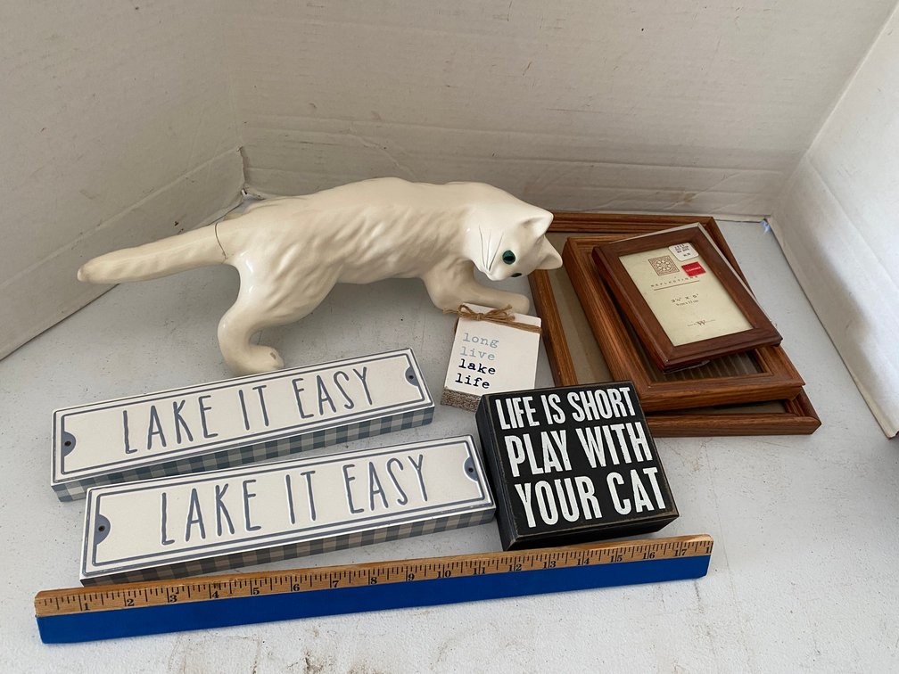 CERAMIC CAT THAT'S HAD ITS TAIL REPAIRED