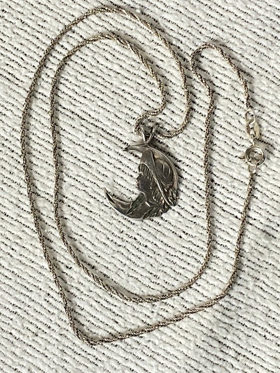 NECKLACE WITH CHARM