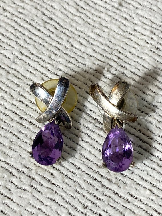 PAIR OF EARRINGS