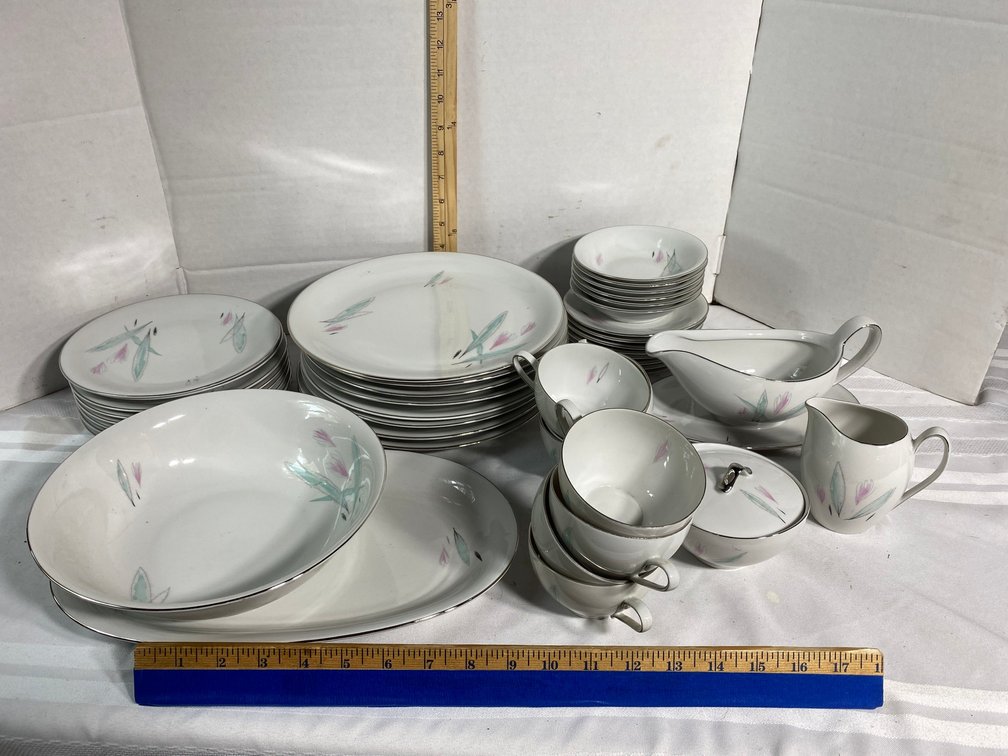 COLLECTION OF DISHES