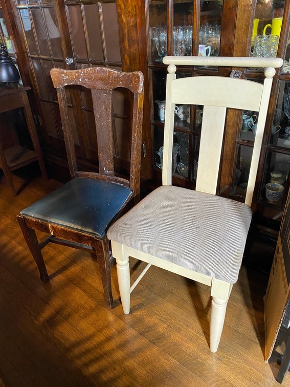 PAIR OF VINTAGE CHAIRS