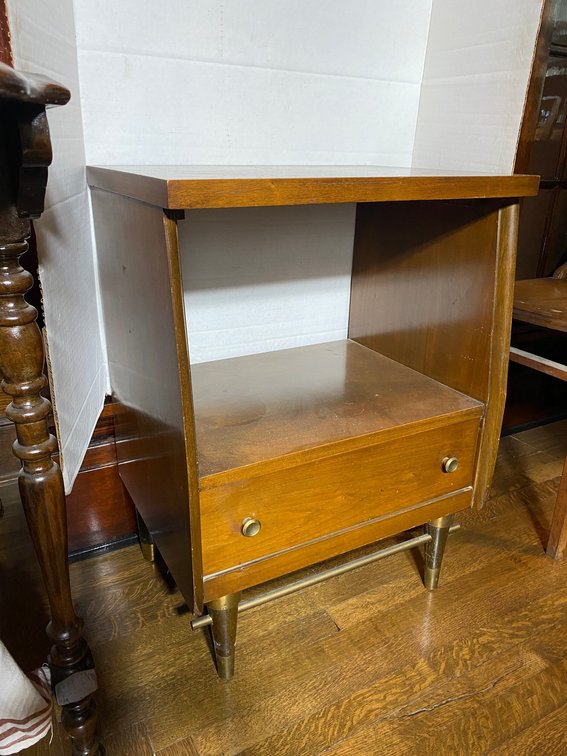 MID-CENTURY STYLE WOOD END TABLE WITH SINGLE DRAWER