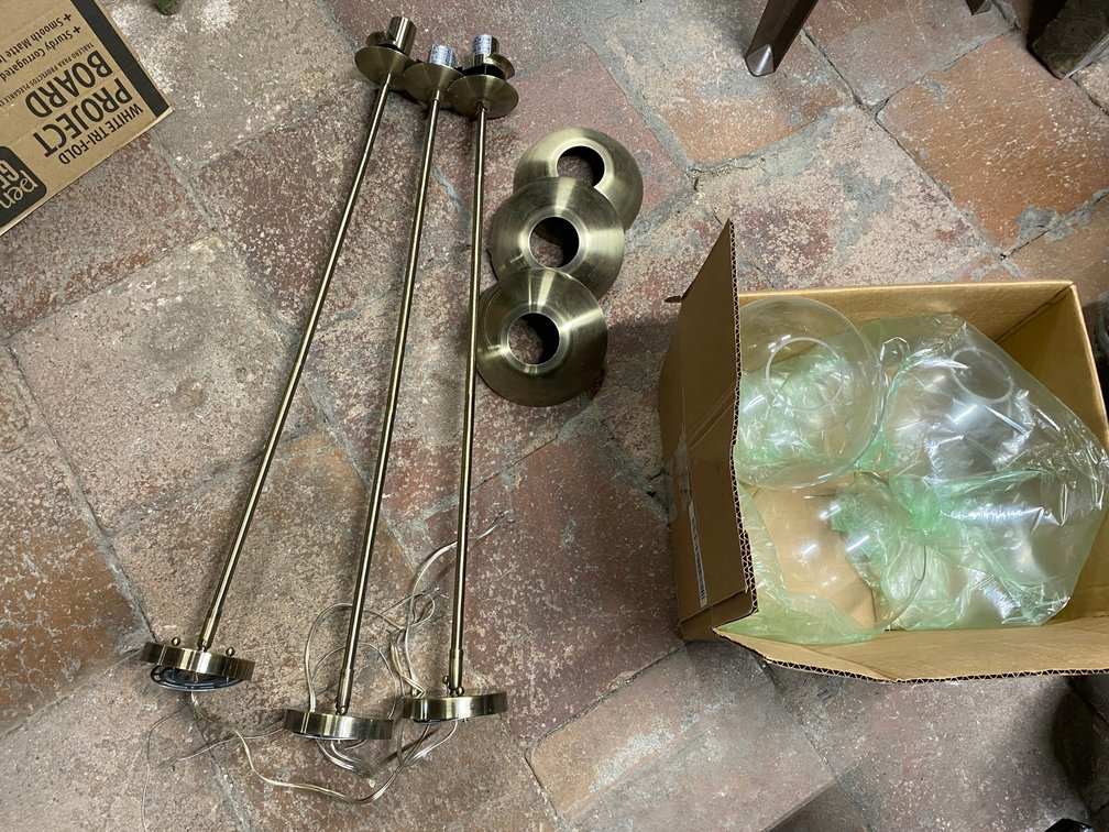 SET OF THREE LIGHT FIXTURES FOR A CENTER ISLAND OR ABOVE A COUNTERTOP