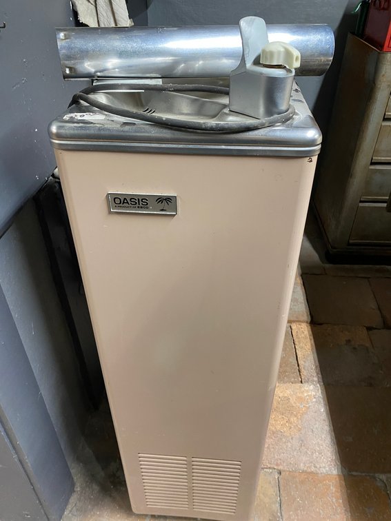 OASIS WATER FOUNTAIN WITH CUP HOLDER