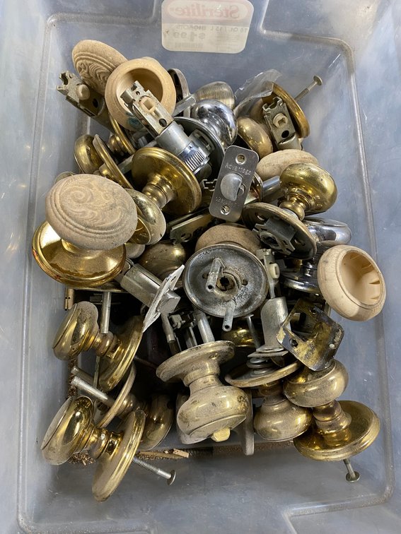 ASSORTMENT OF DOORKNOBS