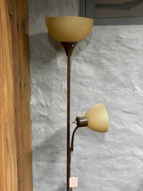 FLOOR LAMP