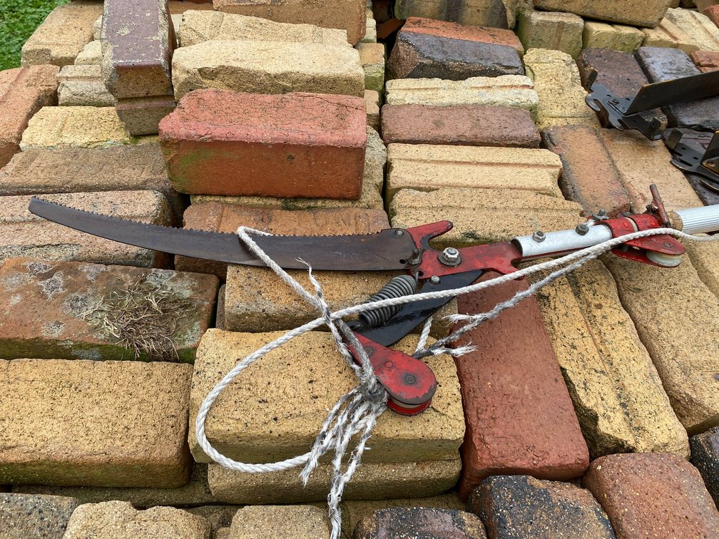 HAND-OPERATED POLE SAW