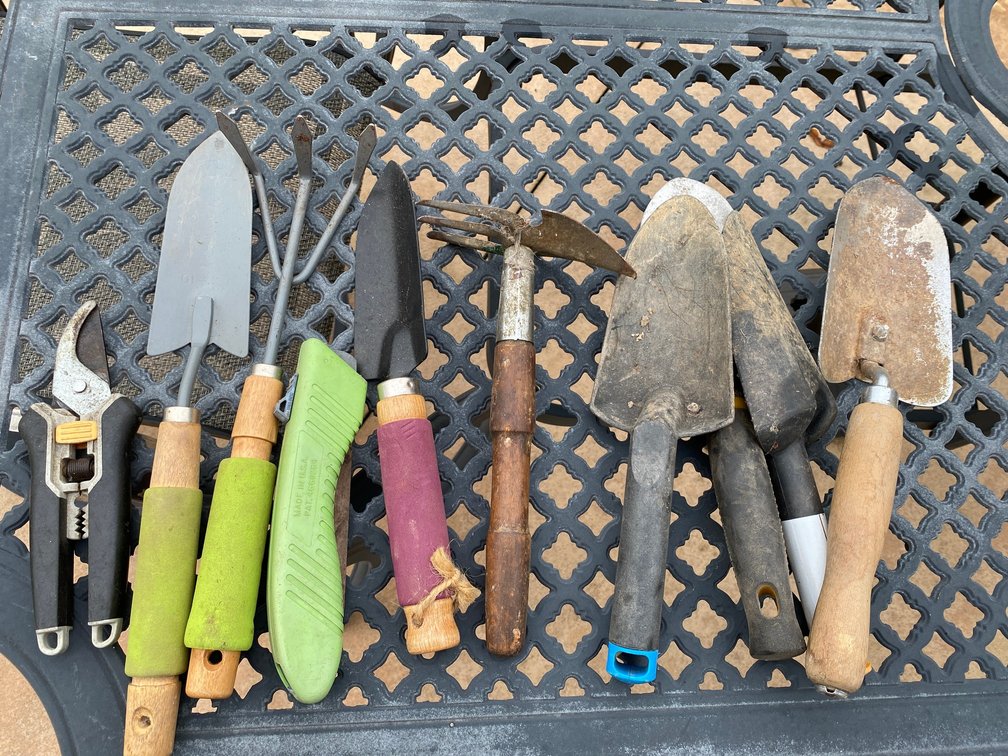 GARDEN HAND TOOLS & TROWELS