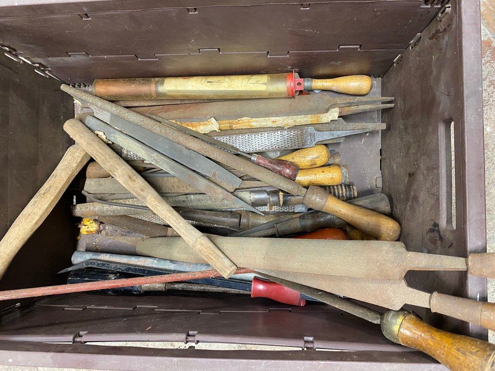 PLASTIC CRATE OF METAL FILES