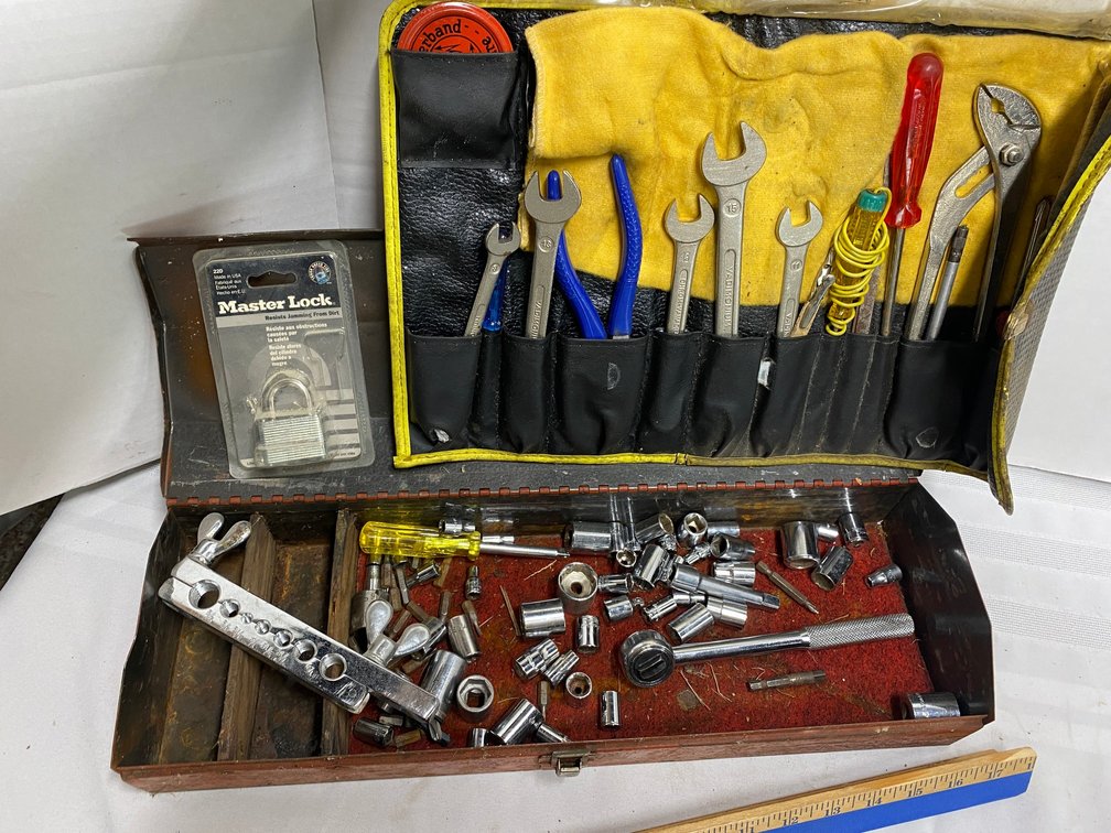 ASSORTMENT OF SOCKETS