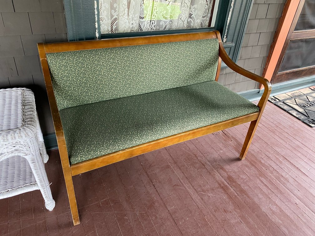 PADDED BENCH