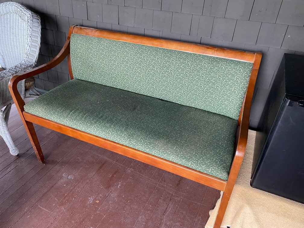 PADDED BENCH