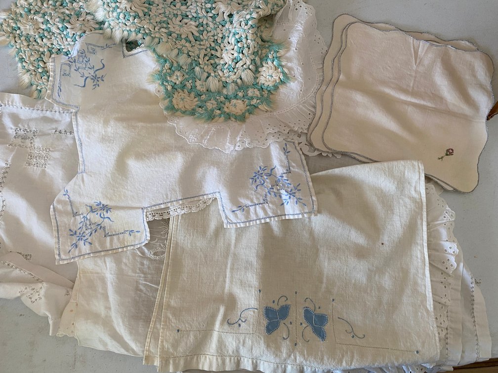 TABLE SCARVES