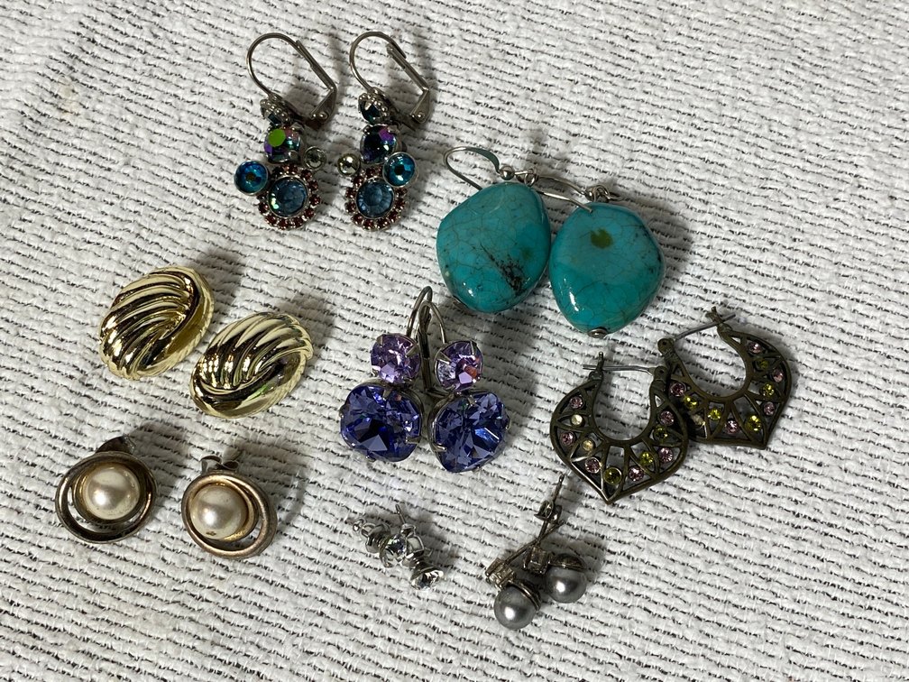 COSTUME JEWELRY EARRINGS