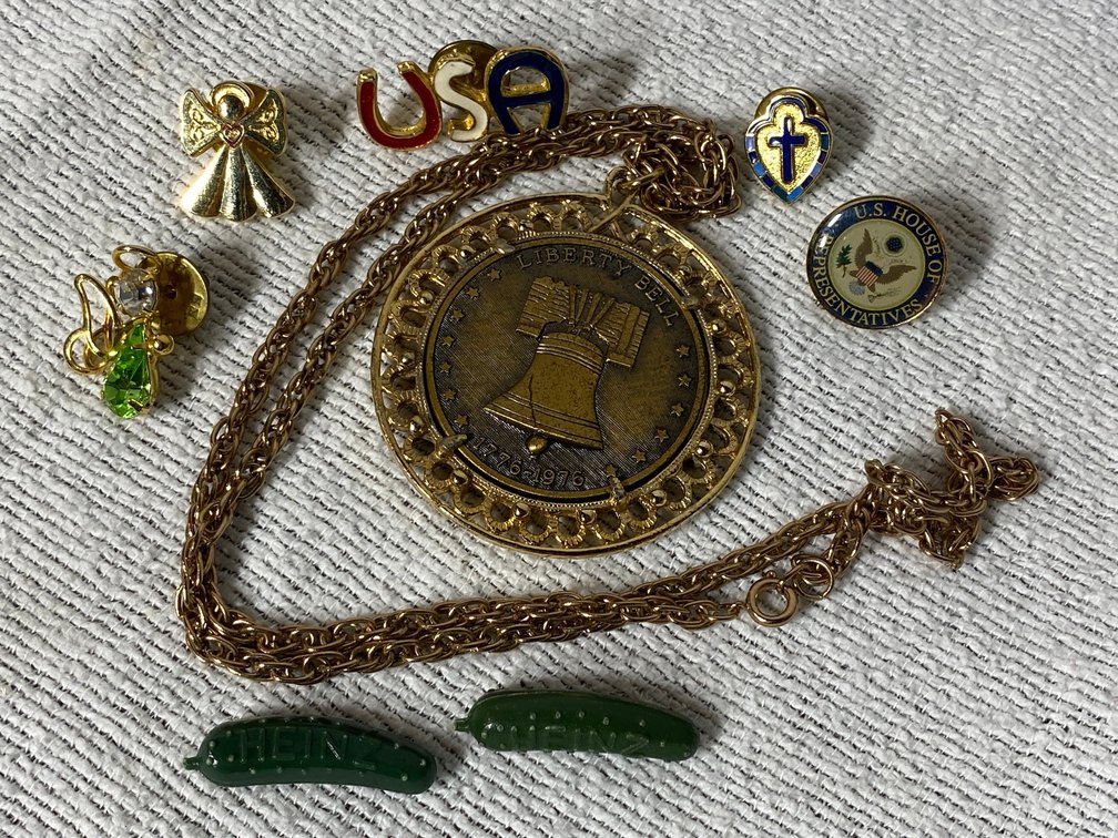 SOUVENIR PINS