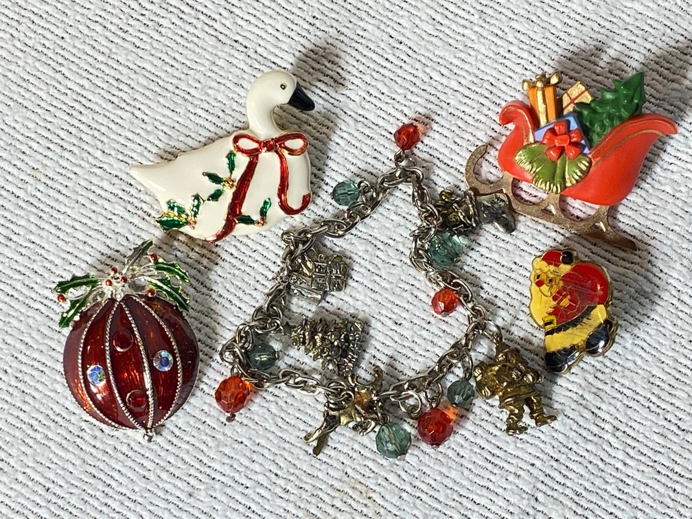 HOLIDAY PINS