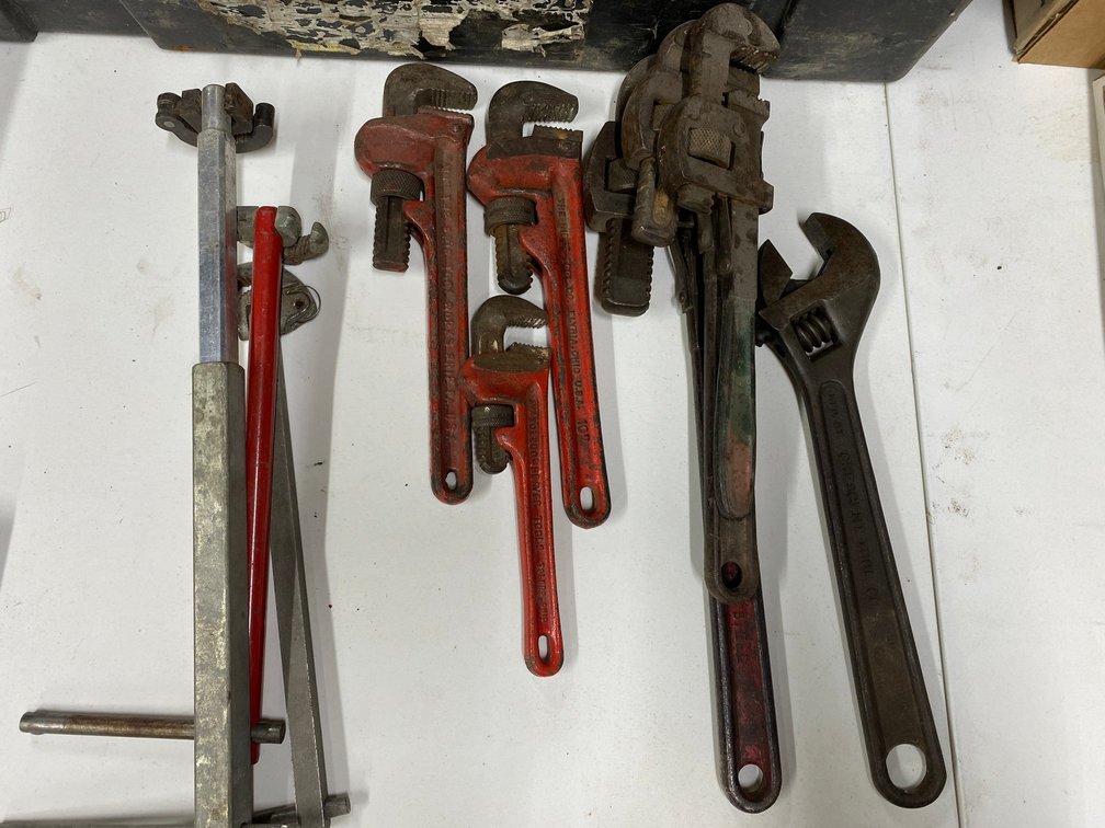 PIPE WRENCHES AND FAUCET WRENCHES