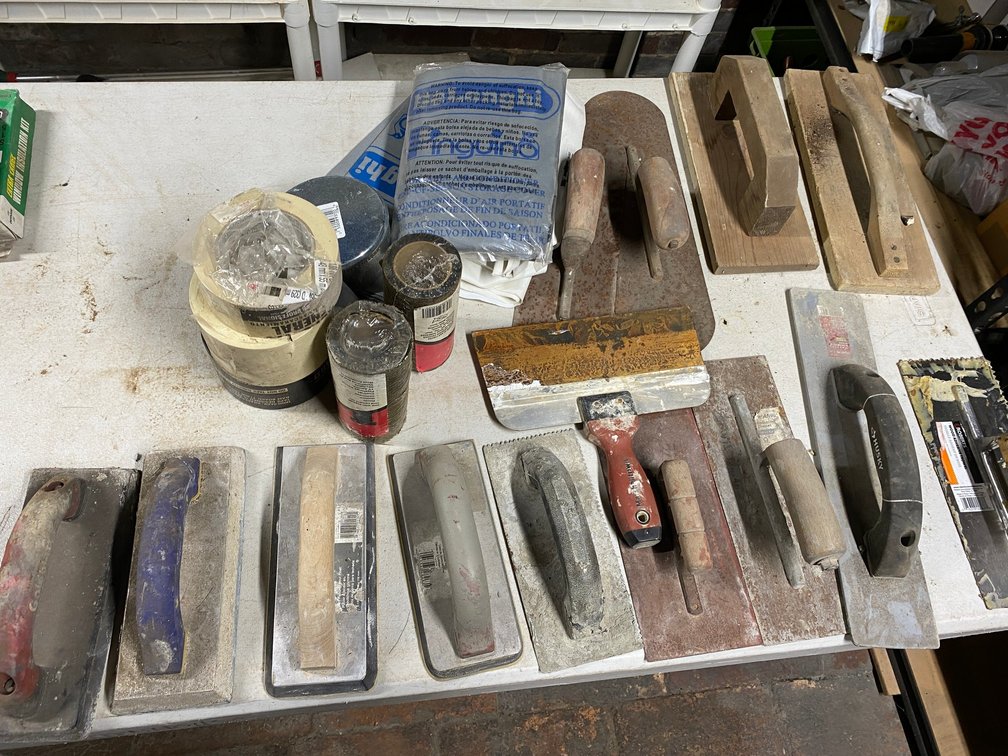 CONCRETE FINISHING TOOLS